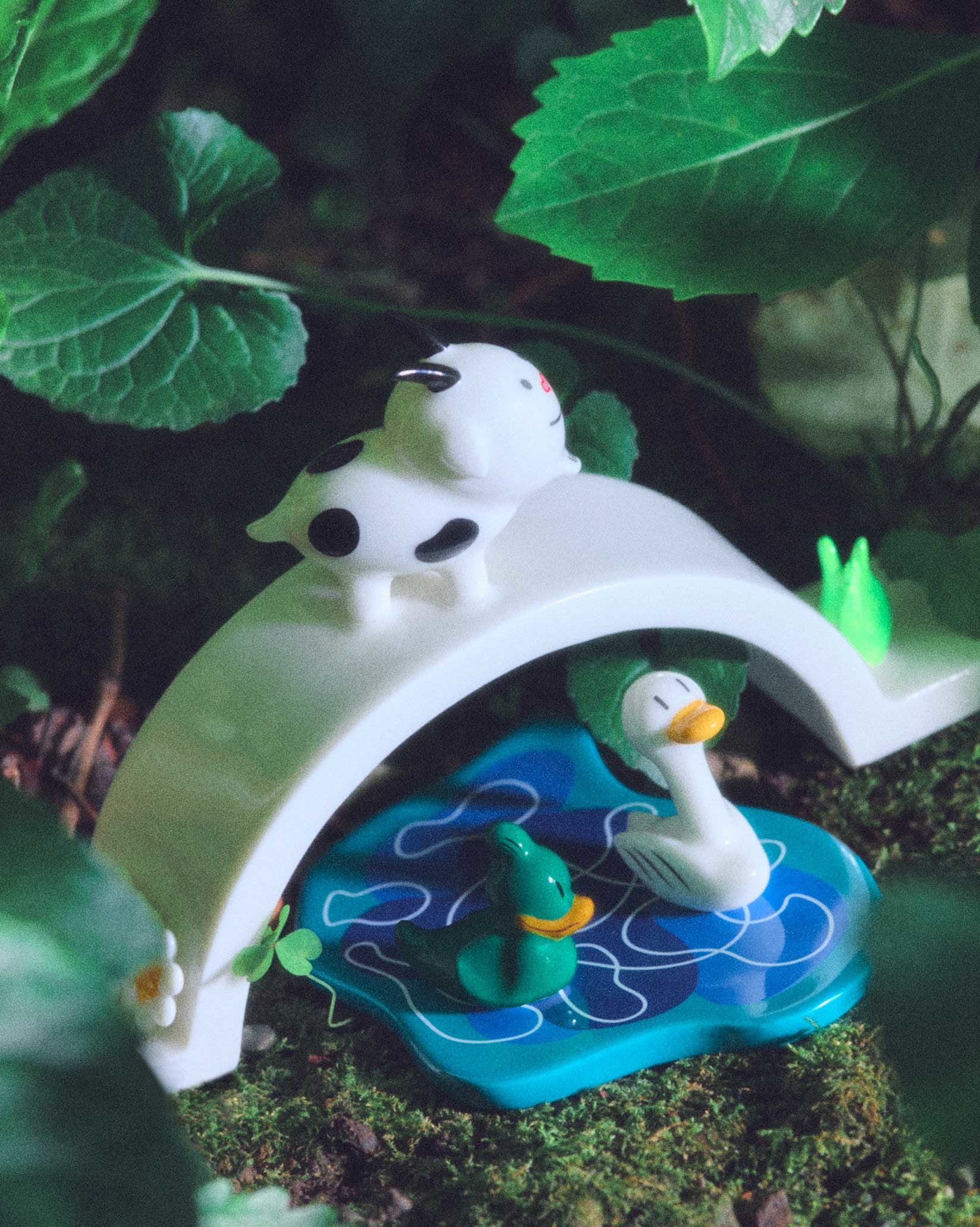 Signorina Due Cornetti Christmas Figurine in Porcelain | Alessi