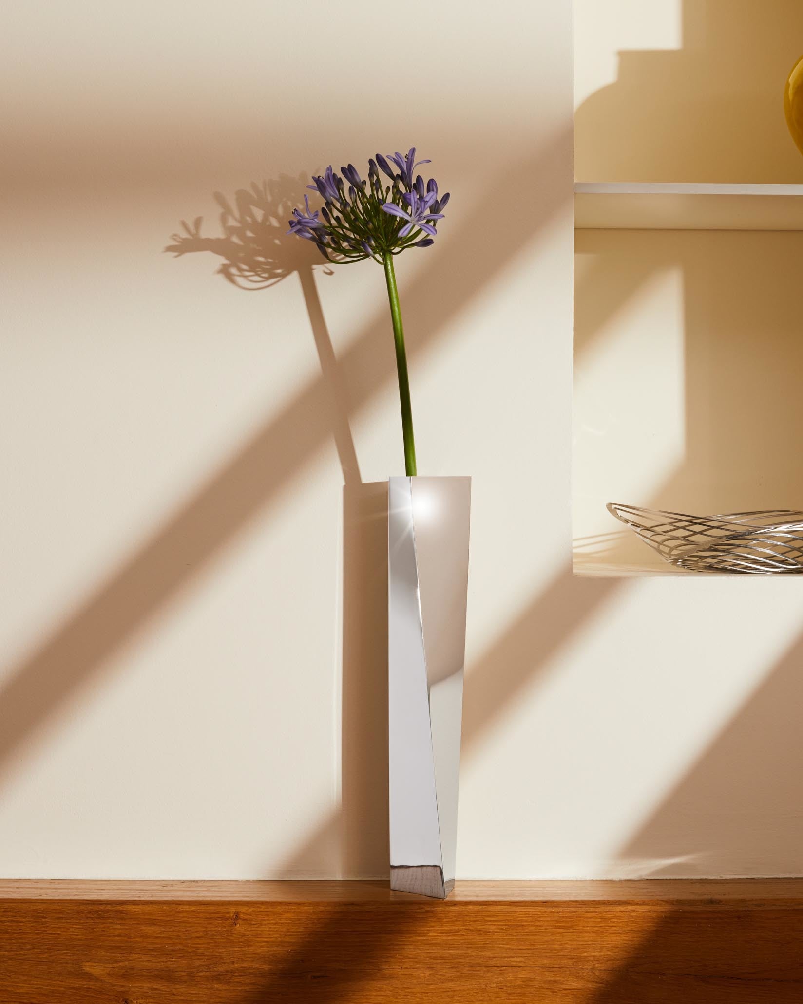 Flower Vase by Zaha Hadid – USA Inc