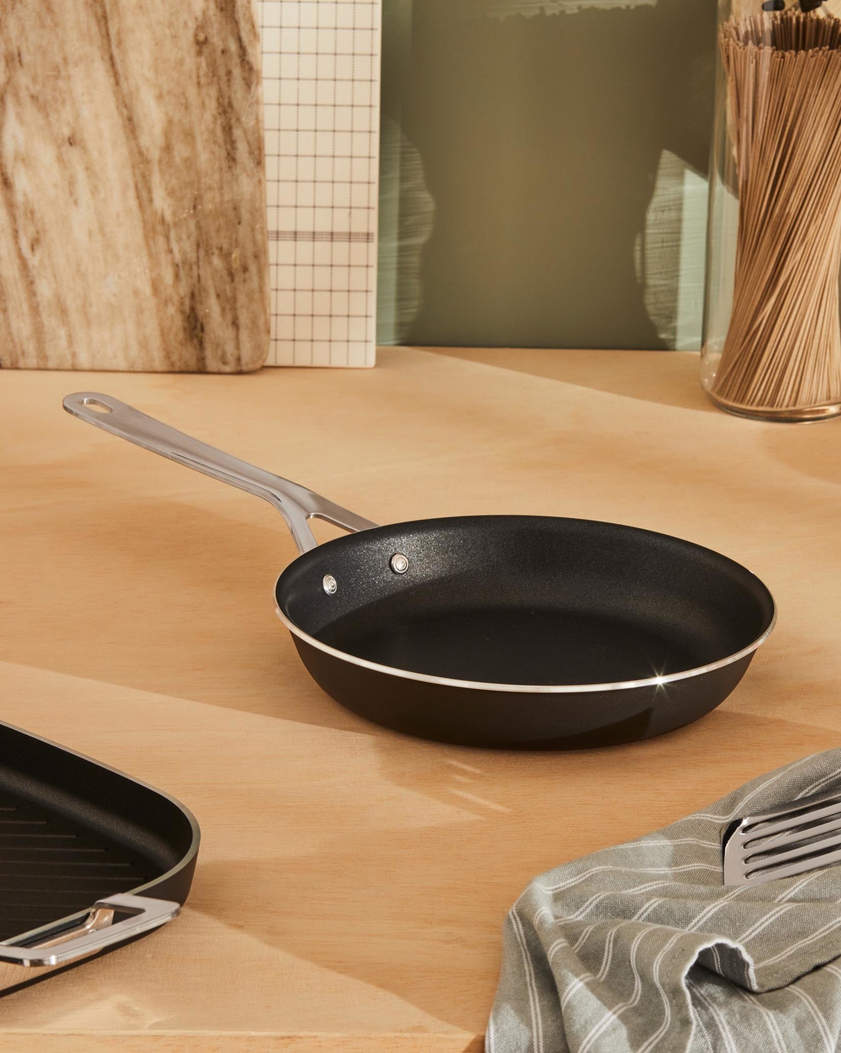 Pots&Pans: Frying Pan By Jasper Morrison | Alessi