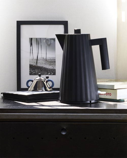 Plissé white, cl 170 || 1.80 oz Electric kettle Alessi 2