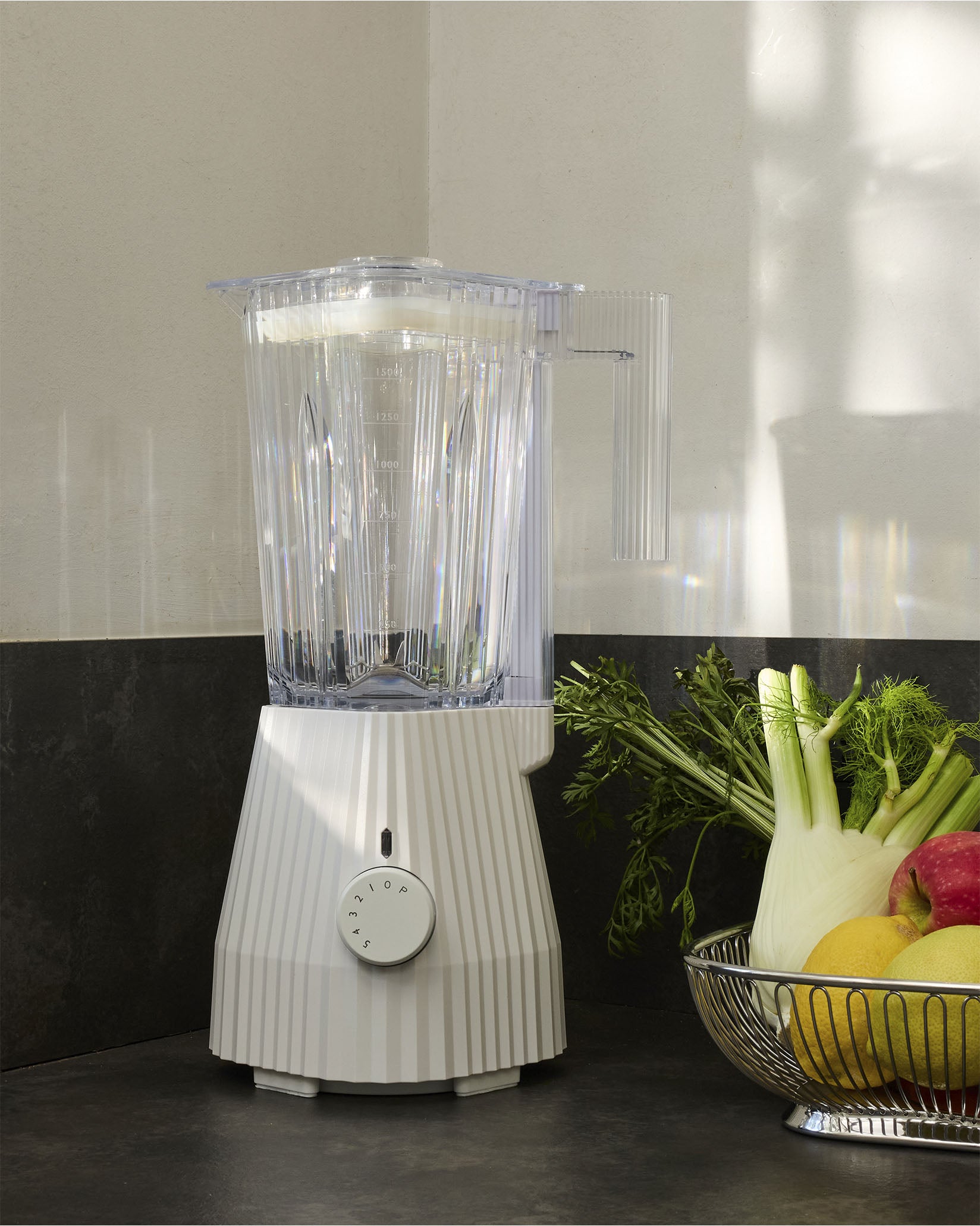 Plissé black Blender. US plug Alessi 1